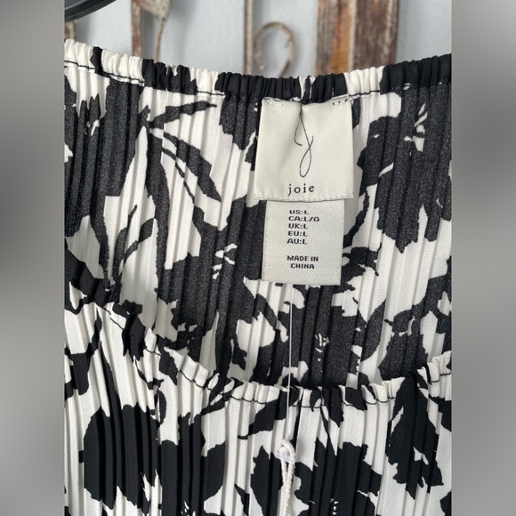 Set - Picture 2 of 3